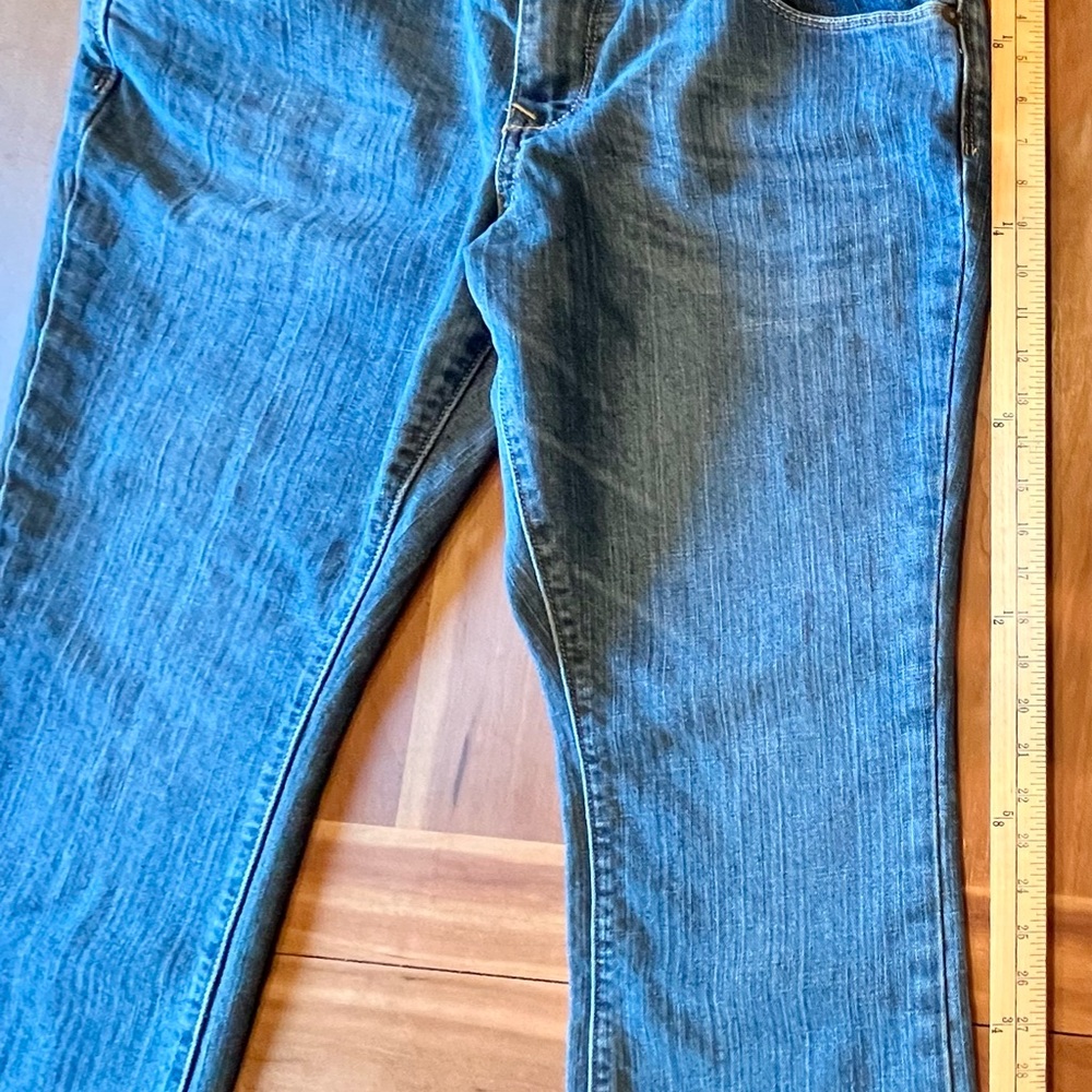 Old Navy The Flirt Bootcut Jeans Women's Sz 14S Blue 5-Pocket Low Rise, Raw Hem - Picture 2 of 9